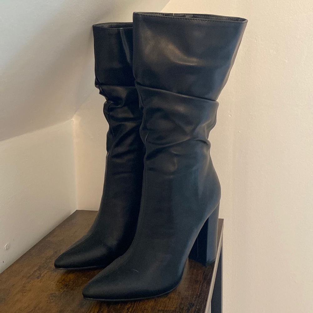 6.5 Black slouchy boots, never worn